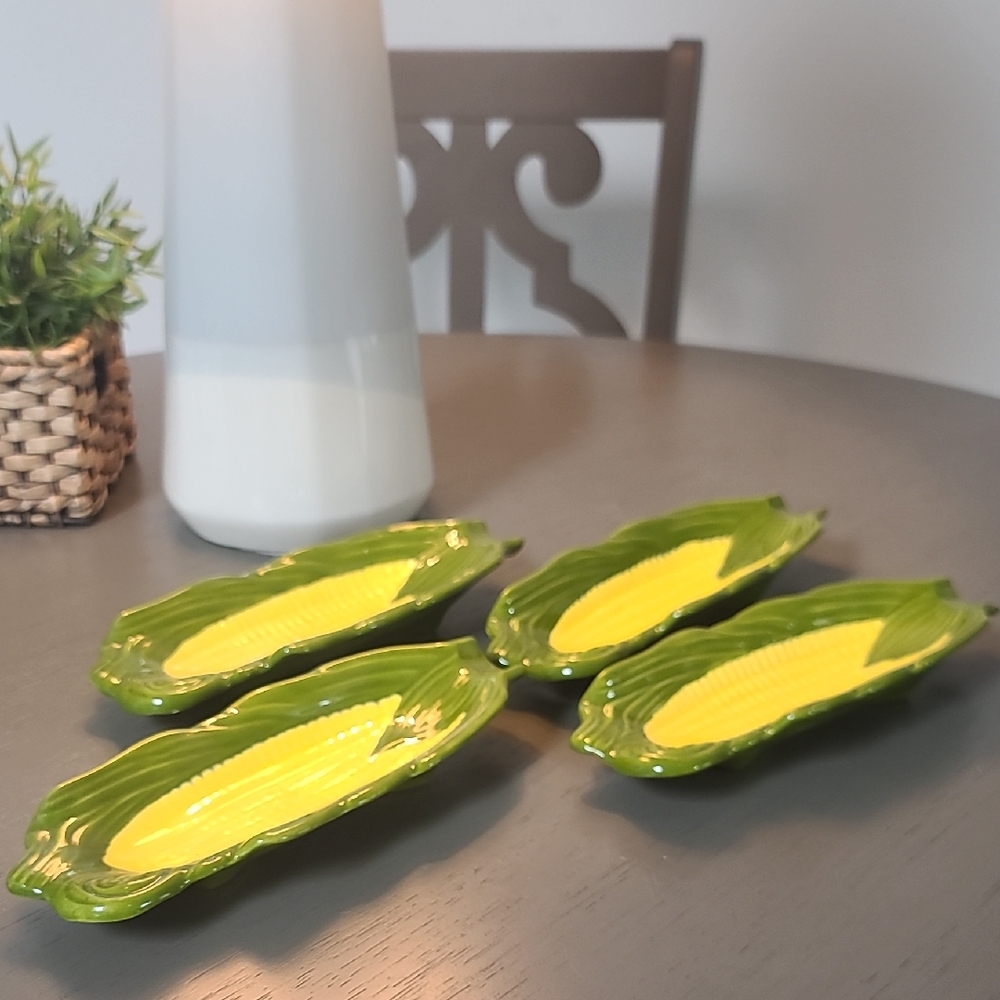 Ceramic Corn-Shaped Serving Dishes in Green and Yellow - Set of 4